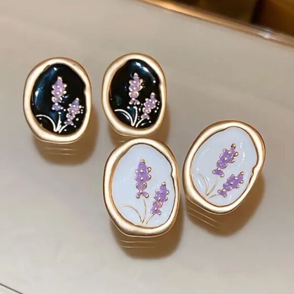 🔅🆕🔅✨Darling  Dainty Oval Stud WHITE  💗 Flower Detail Earrings  ✨ - Picture 1 of 12